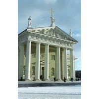 Restauruotas Vilniaus arkikatedros bazilikos timpano horeljefas
